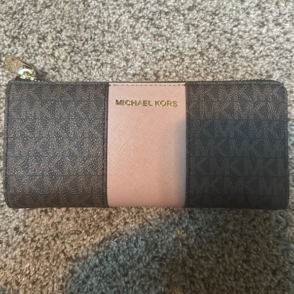 Michael Kors Center Strip wallet - Picture 1 of 6